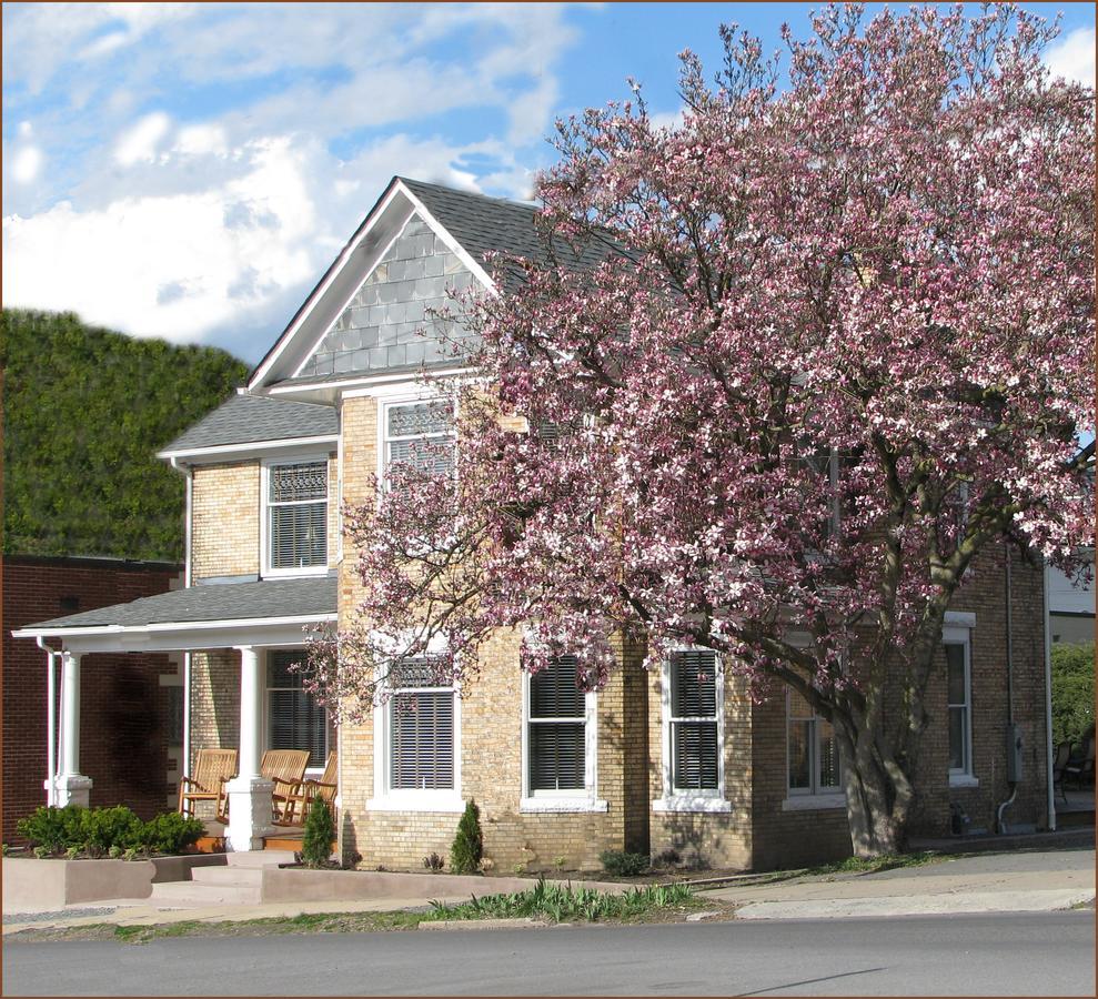 The Guest House Inn On Courthouse Square Hinton エクステリア 写真