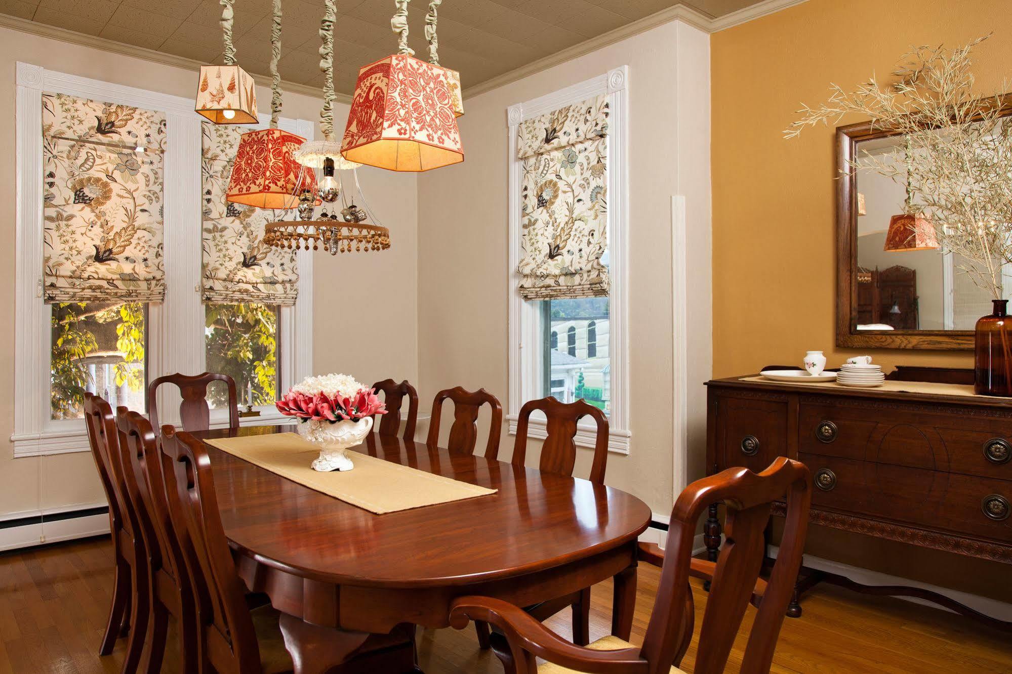 The Guest House Inn On Courthouse Square Hinton エクステリア 写真
