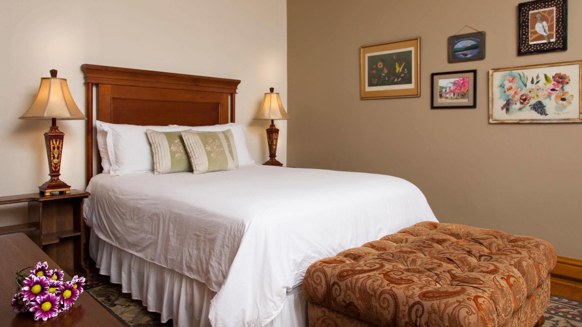 The Guest House Inn On Courthouse Square Hinton エクステリア 写真